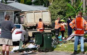truck crashes into auckland houses
