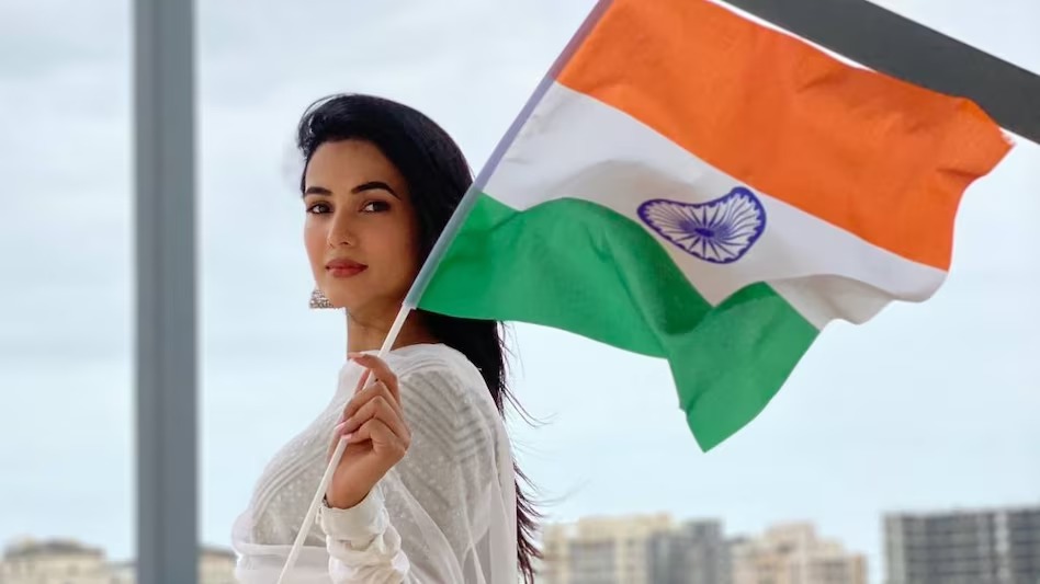 ਦੁਬਈ ਹਵਾਈ ਅੱਡੇ ‘ਤੇ ਫਸੀ ਬਾਲੀਵੁੱਡ ਅਦਾਕਾਰਾ, ਪ੍ਰਧਾਨ ਮੰਤਰੀ ਮੋਦੀ ਨੂੰ ਕੀਤੀ ਮਦਦ ਦੀ ਅਪੀਲ !