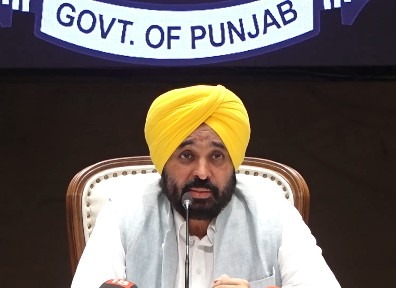 ਵਿਦੇਸ਼ਾਂ ਵਿੱਚ ਫਸੇ ਪੰਜਾਬੀਆਂ ਨੂੰ ਵਾਪਸ ਲਿਆਏਗੀ ਸਰਕਾਰ, ਮੁੱਖ ਮੰਤਰੀ ਮਾਨ ਨੇ ਦਿੱਤਾ ਭਰੋਸਾ, ਹੈਲਪਲਾਈਨ ਨੰਬਰ ਕੀਤੇ ਜਾਰੀ